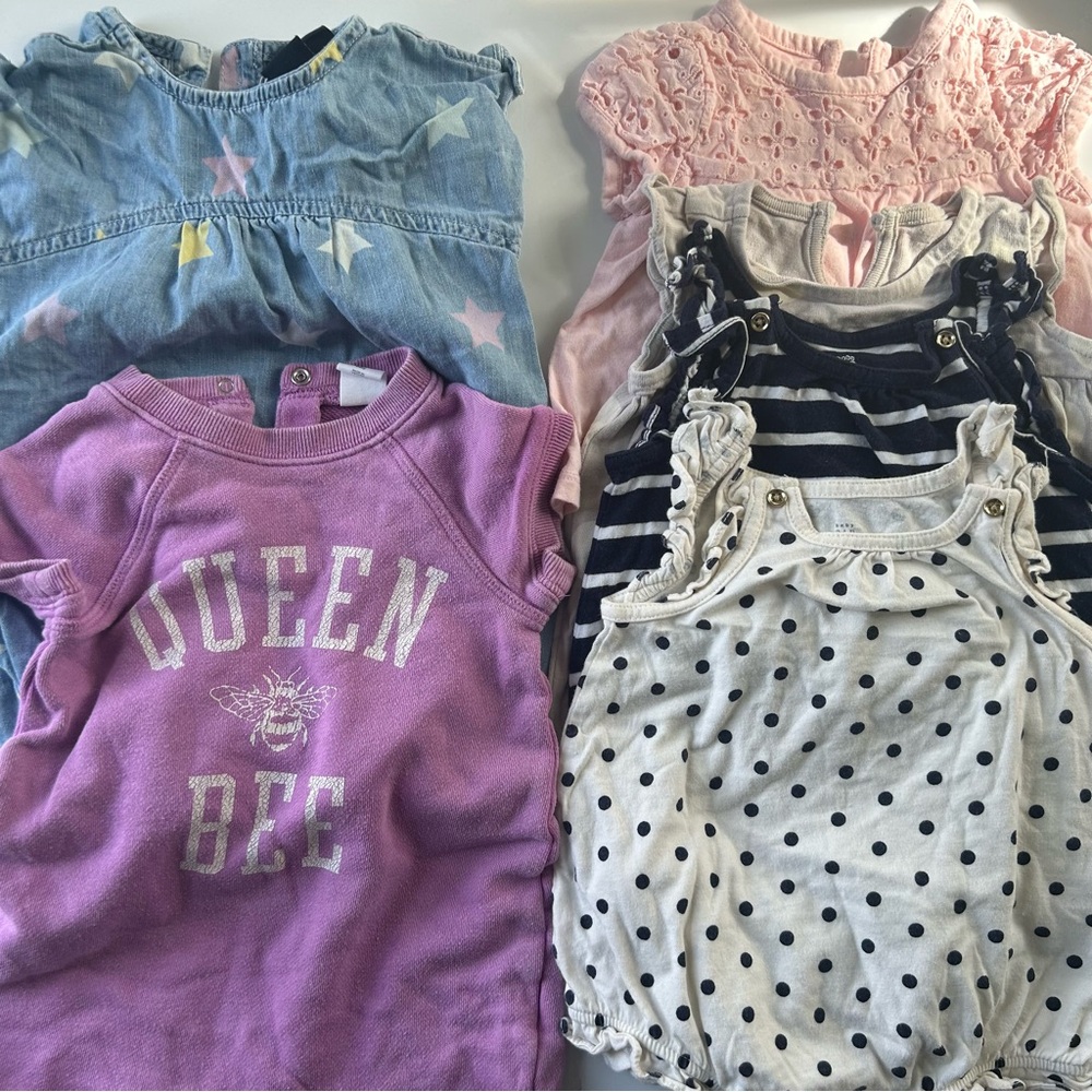 Bundle of 12 GAP Baby Girl Summer Clothes 3-6 months Rompers, Dresses, Tops - Picture 7 of 7